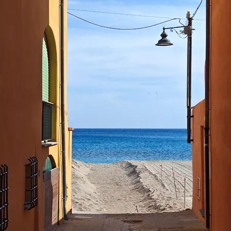 Hostdomus - La Piazzetta Sul Mare