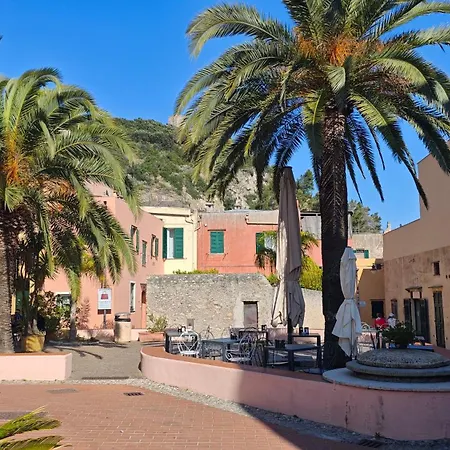 Hostdomus - La Piazzetta Sul Mare *