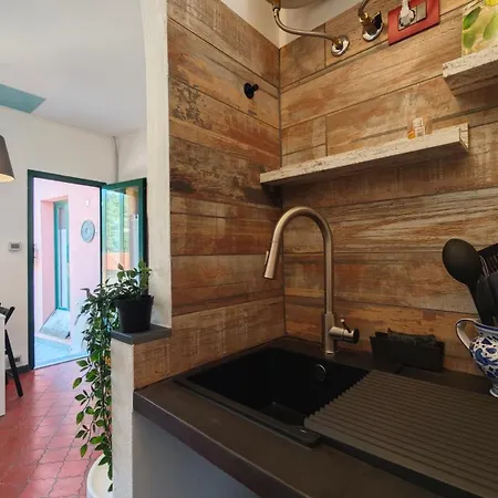 Hostdomus - La Piazzetta Sul Mare Varigotti