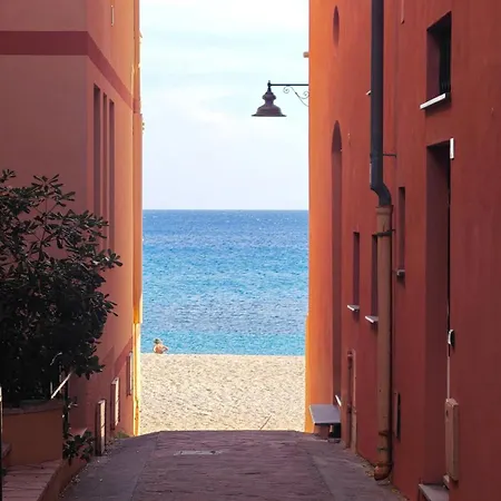 Hostdomus - La Piazzetta Sul Mare Varigotti